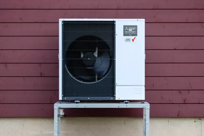 Ilmalämpöpumppu-omakotitalossa