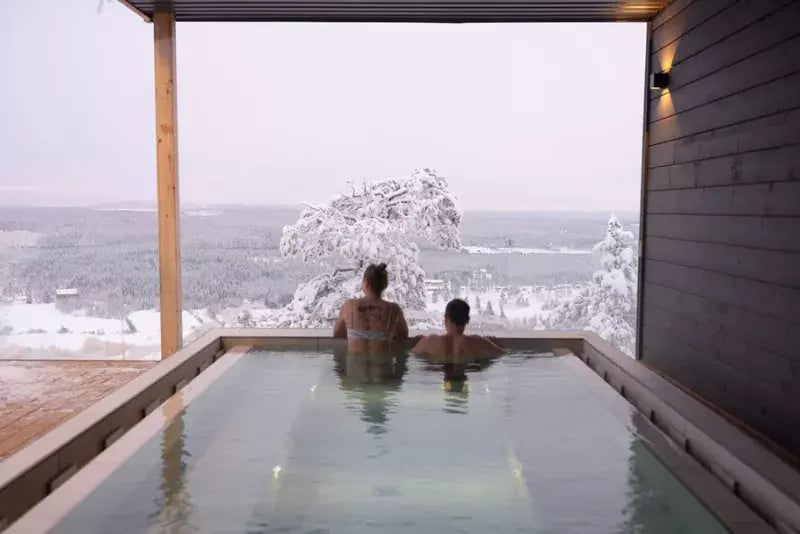 Kaamos Lodge outdoor pool