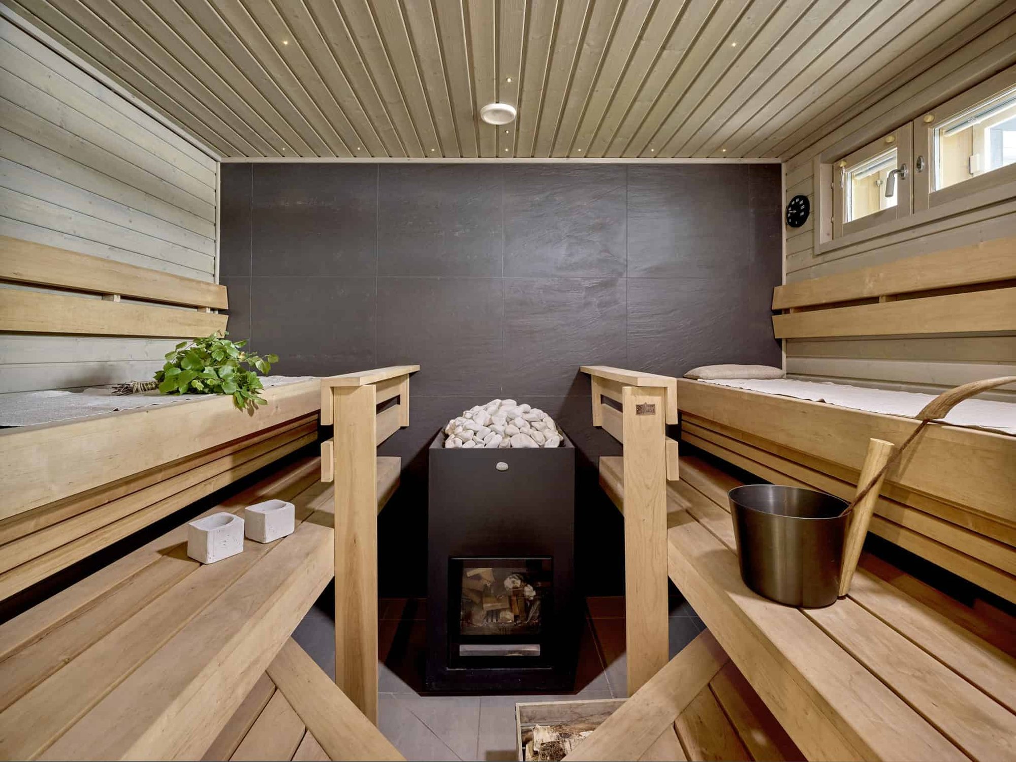 Leppoisaa loma-asumista mummolan aarteiden äärellä, sauna