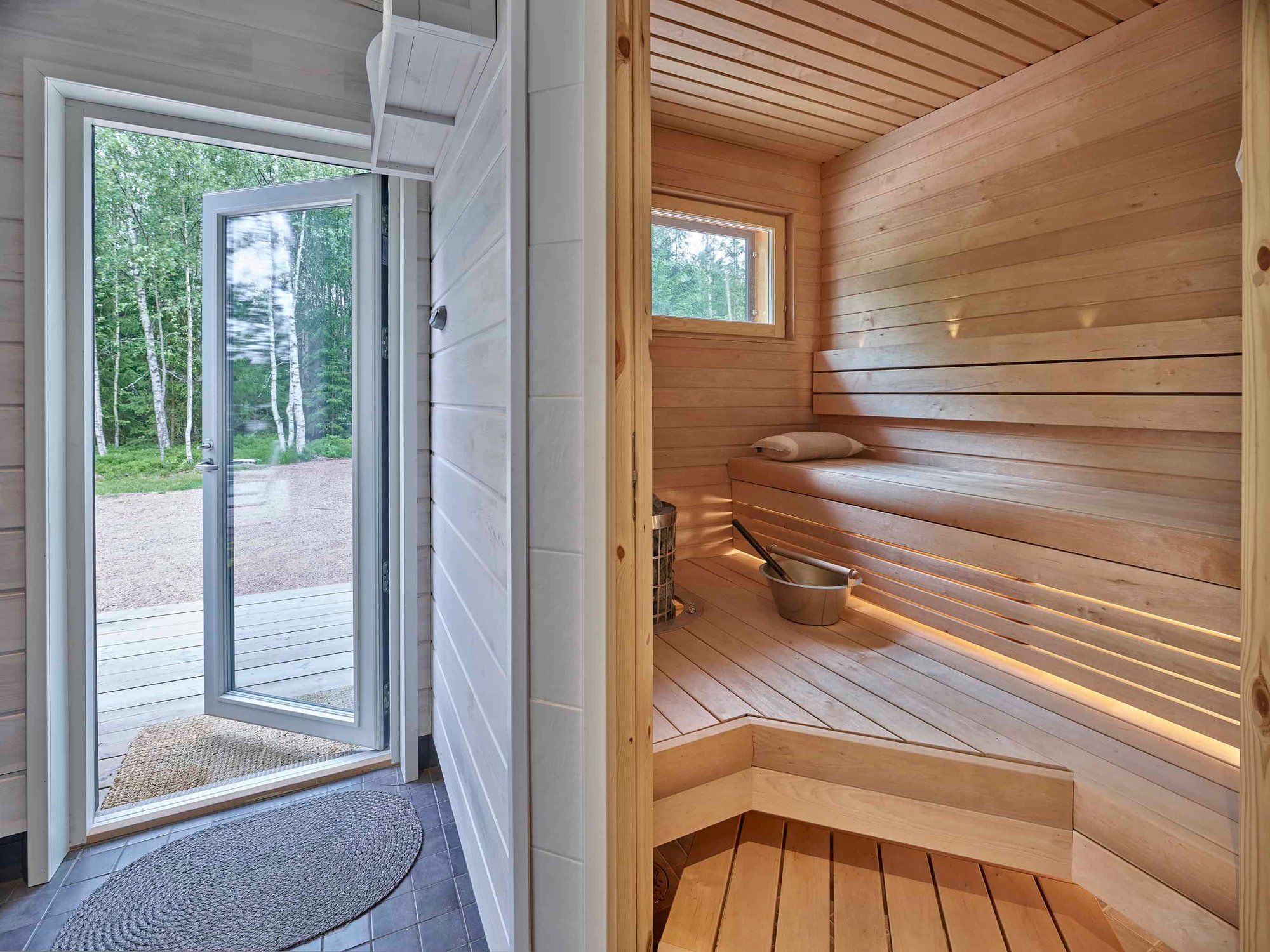 Loma-asunto Raaseporissa, sauna ja ulko-ovi