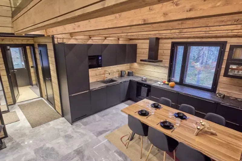 Taiga 120 näyttelytalo olohuonekeittiö