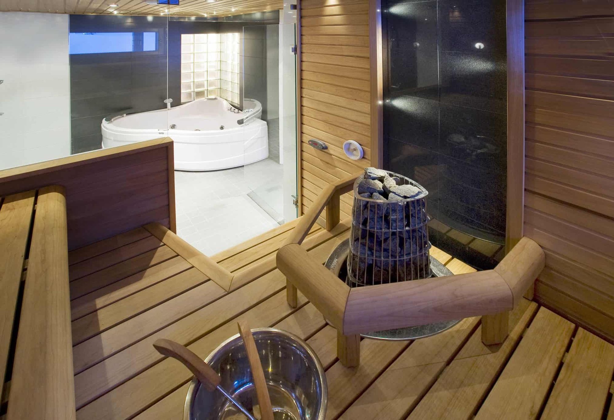 Urheiluperheen lomakoti Ylläksellä, sauna ja poreallas