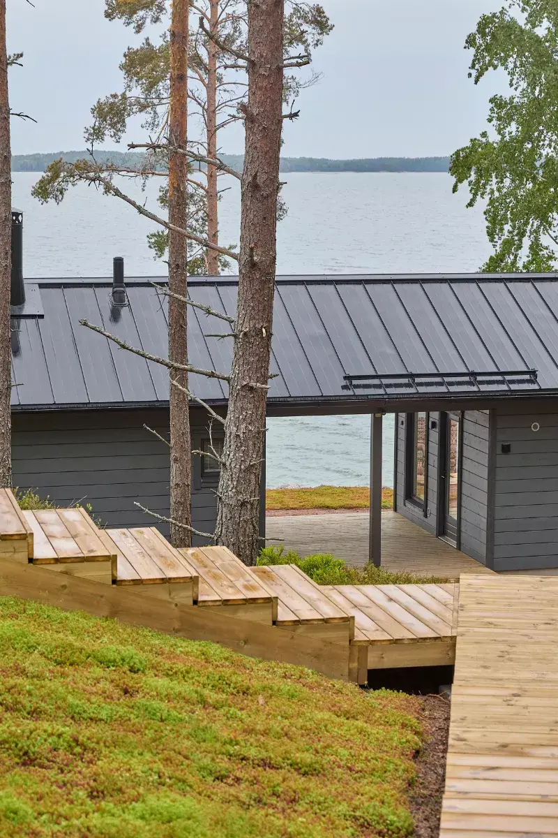 hirsimökki-osa-maisemaa