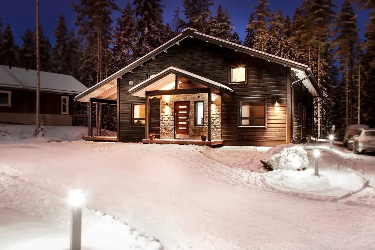 Insulated Log Cabin - How Finnish Cabins Stay Warm in Arctic Conditions